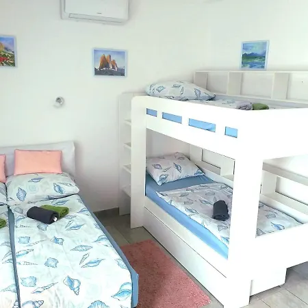 בית הארחה Dora ##2 *