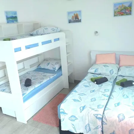 בית הארחה Dora ##2 *