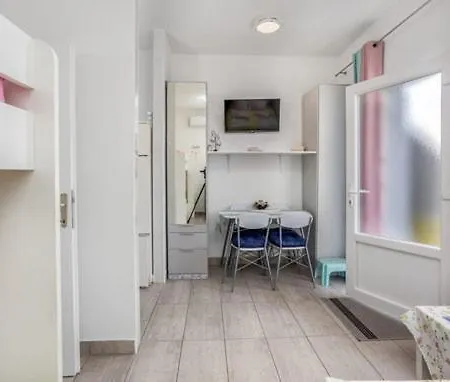 Dora ##2 בית הארחה